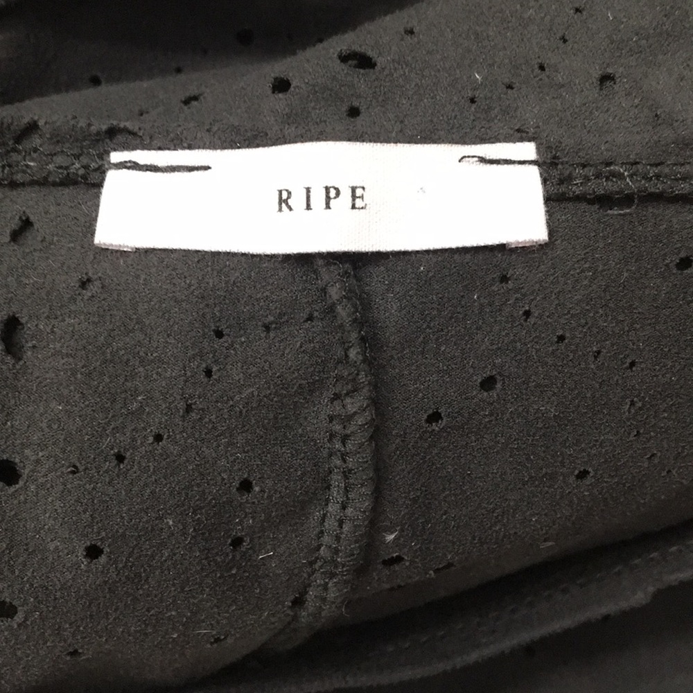 3/$15 Ripe Dark Grey Top Small - Picture 6 of 6